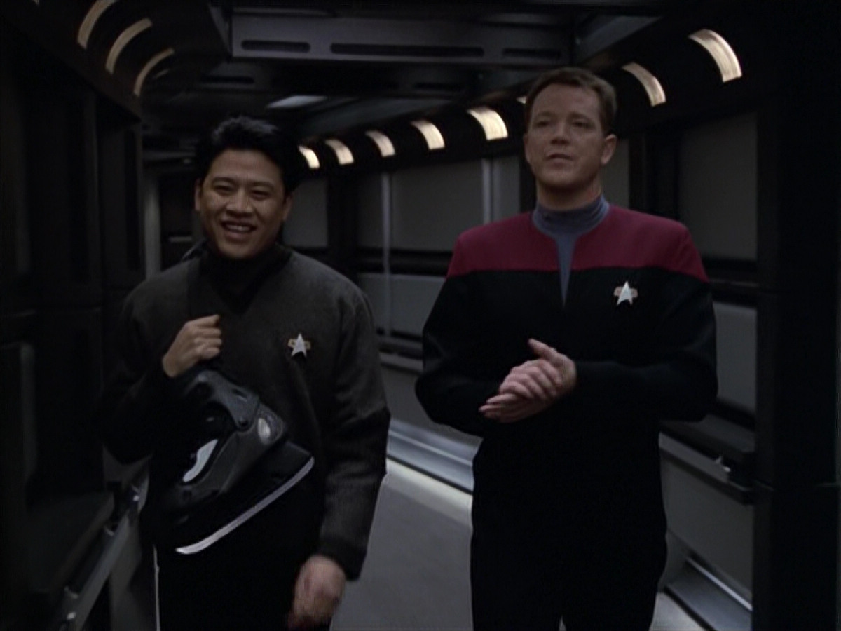 extant_StarTrek_VOY_6x18-AshesToAshes_01922.jpg