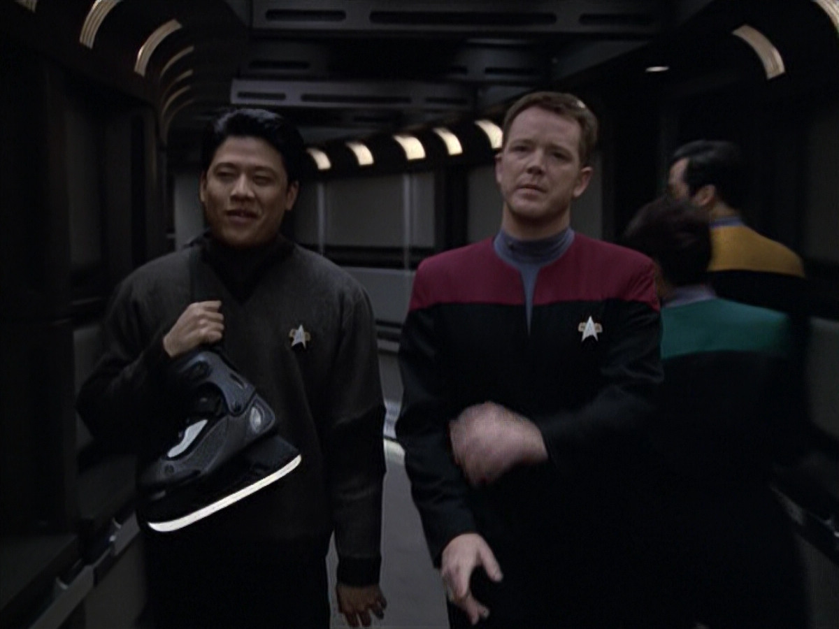 extant_StarTrek_VOY_6x18-AshesToAshes_01924.jpg