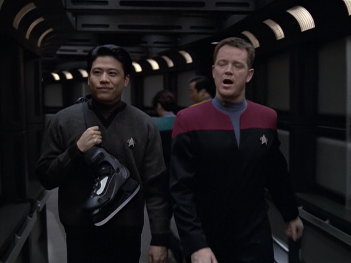 extant_StarTrek_VOY_6x18-AshesToAshes_01925.jpg