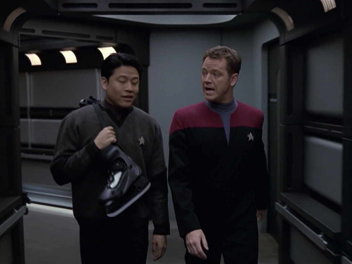 extant_StarTrek_VOY_6x18-AshesToAshes_01930.jpg