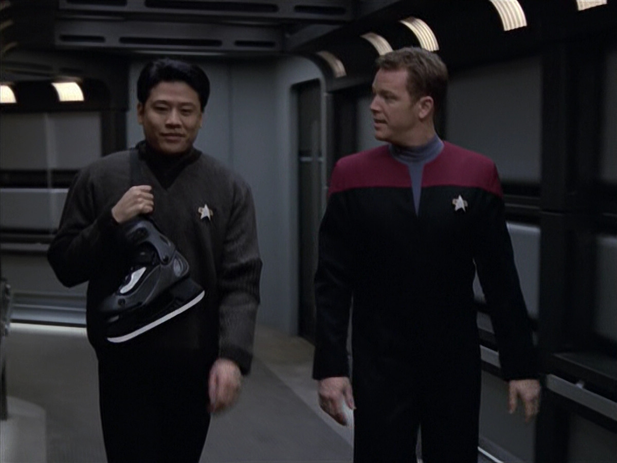 extant_StarTrek_VOY_6x18-AshesToAshes_01932.jpg