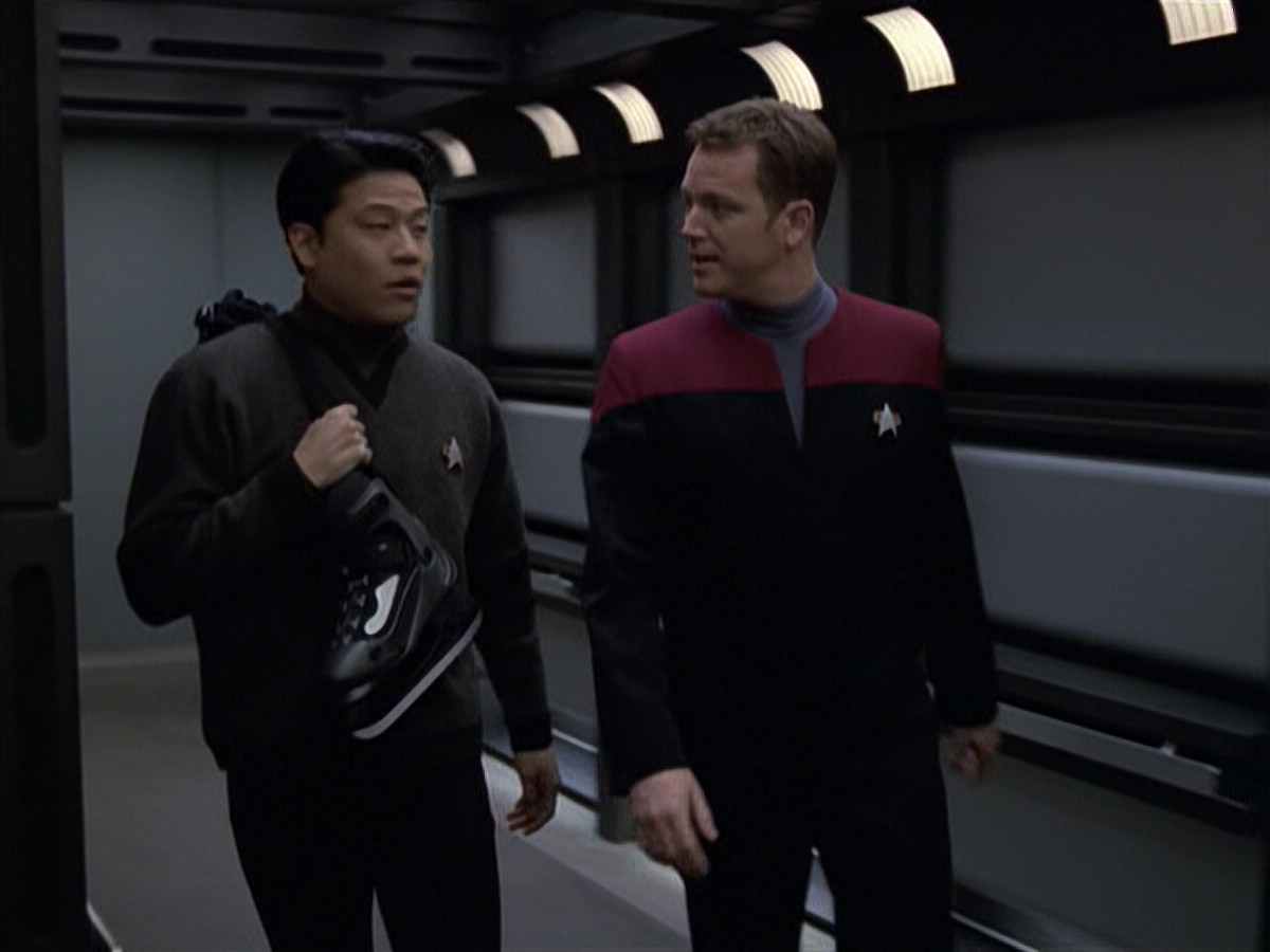 extant_StarTrek_VOY_6x18-AshesToAshes_01933.jpg