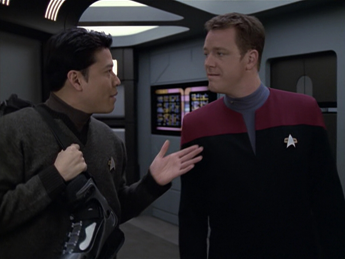 extant_StarTrek_VOY_6x18-AshesToAshes_01940.jpg