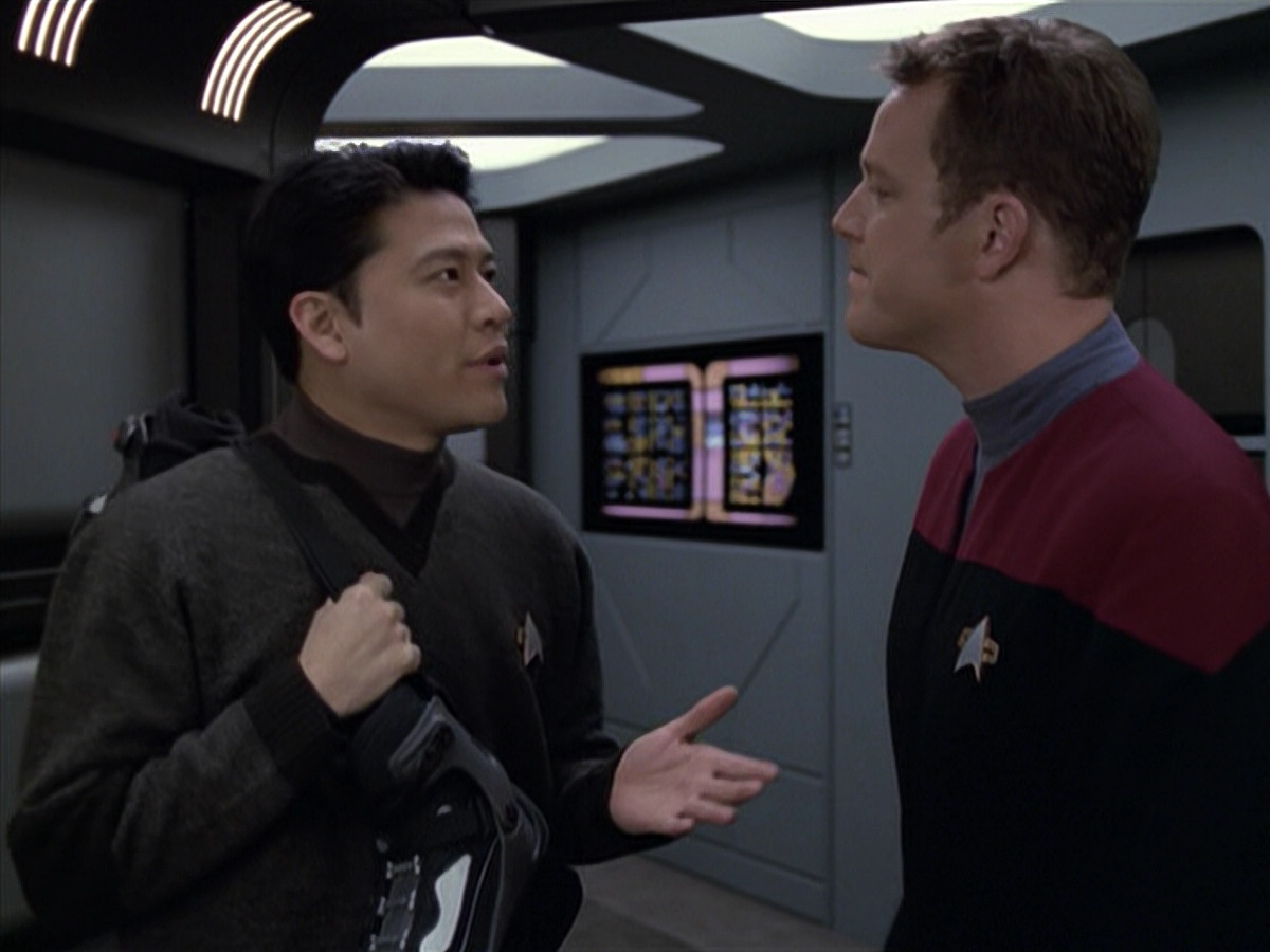 extant_StarTrek_VOY_6x18-AshesToAshes_01942.jpg