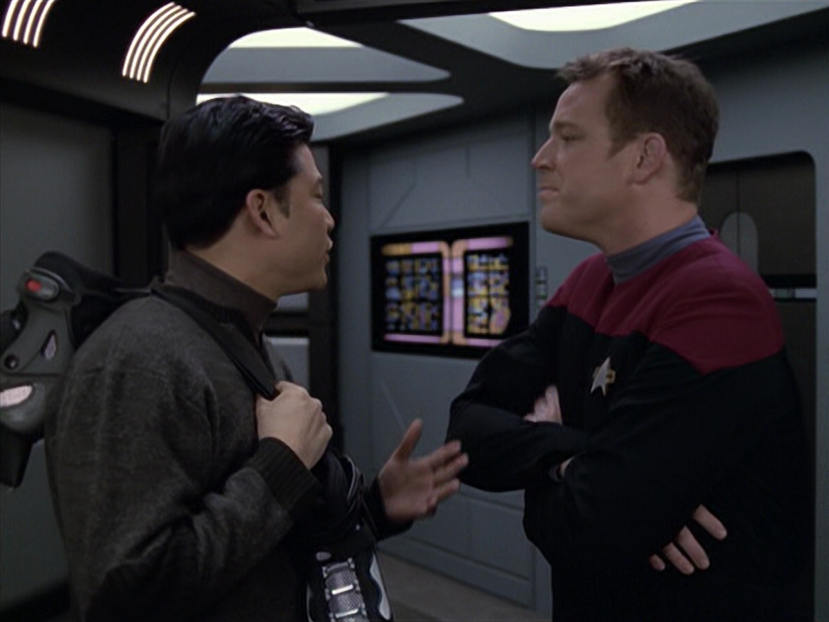 extant_StarTrek_VOY_6x18-AshesToAshes_01943.jpg