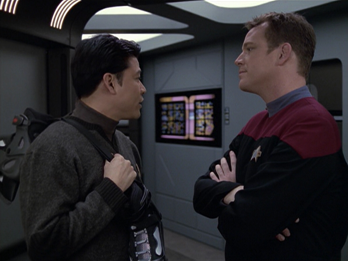 extant_StarTrek_VOY_6x18-AshesToAshes_01947.jpg