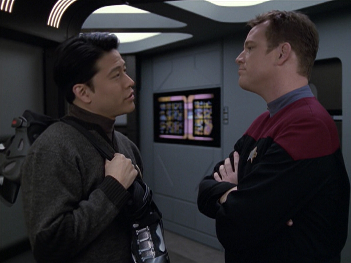 extant_StarTrek_VOY_6x18-AshesToAshes_01948.jpg