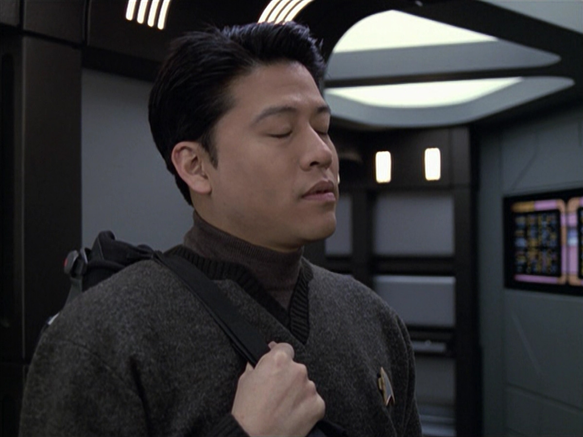 extant_StarTrek_VOY_6x18-AshesToAshes_01960.jpg
