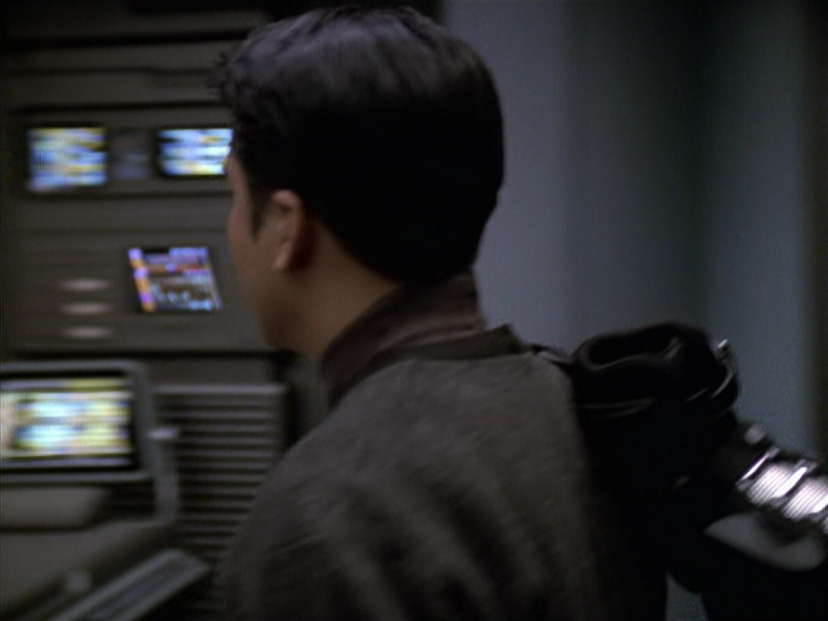 extant_StarTrek_VOY_6x18-AshesToAshes_01968.jpg