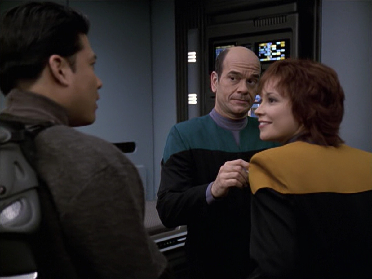 extant_StarTrek_VOY_6x18-AshesToAshes_01972.jpg