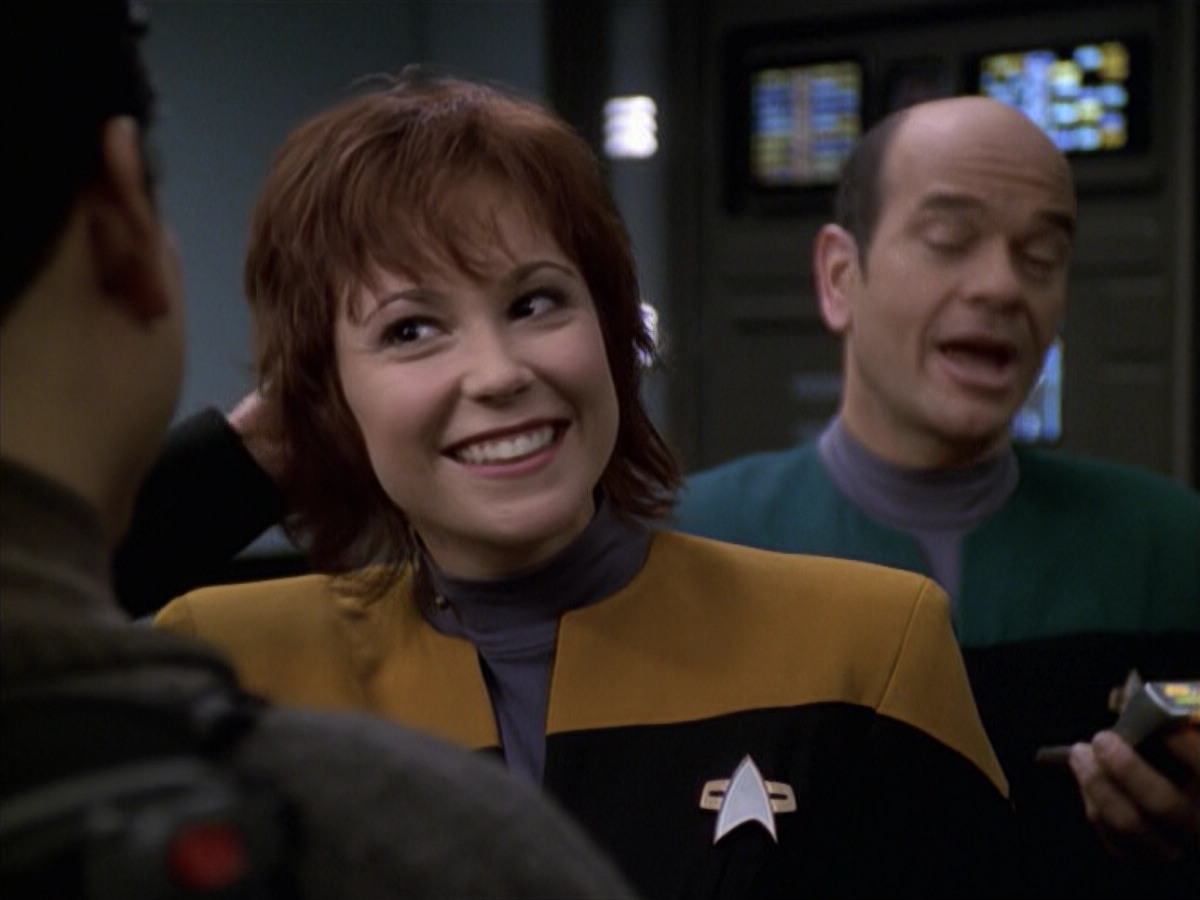 extant_StarTrek_VOY_6x18-AshesToAshes_01985.jpg