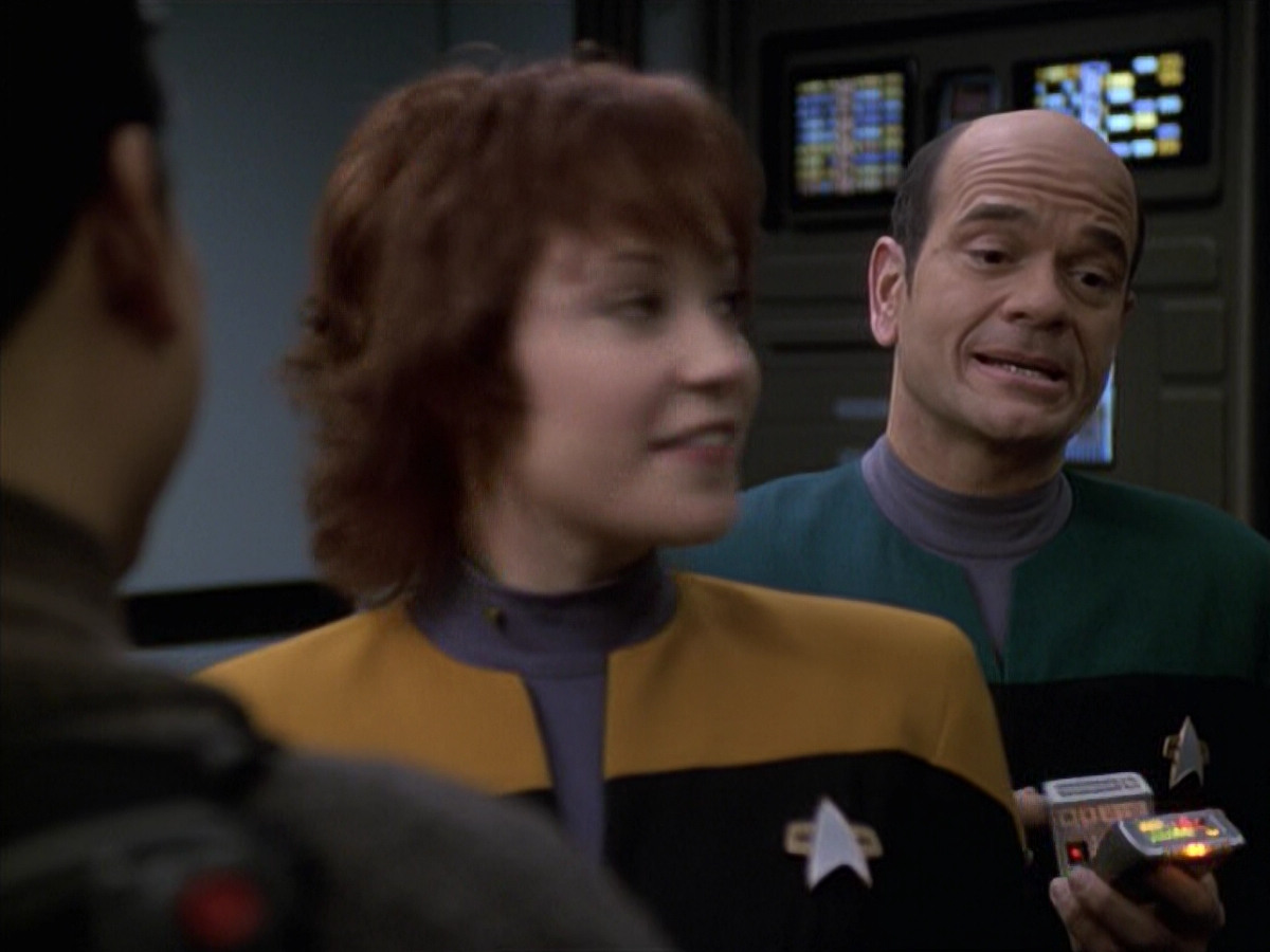 extant_StarTrek_VOY_6x18-AshesToAshes_01987.jpg