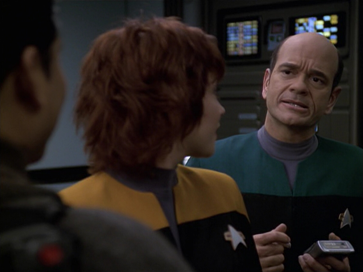 extant_StarTrek_VOY_6x18-AshesToAshes_01989.jpg