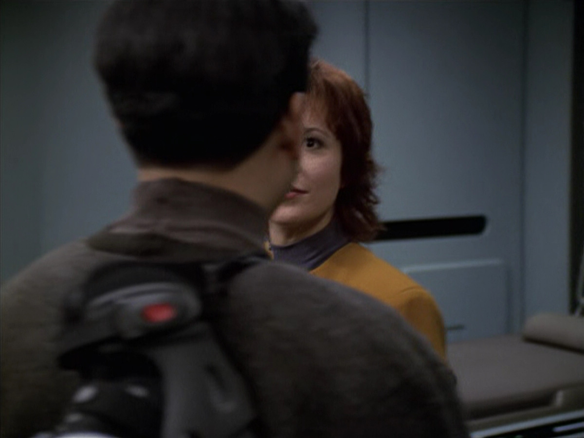 extant_StarTrek_VOY_6x18-AshesToAshes_02007.jpg
