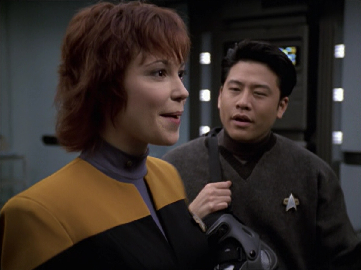 extant_StarTrek_VOY_6x18-AshesToAshes_02011.jpg