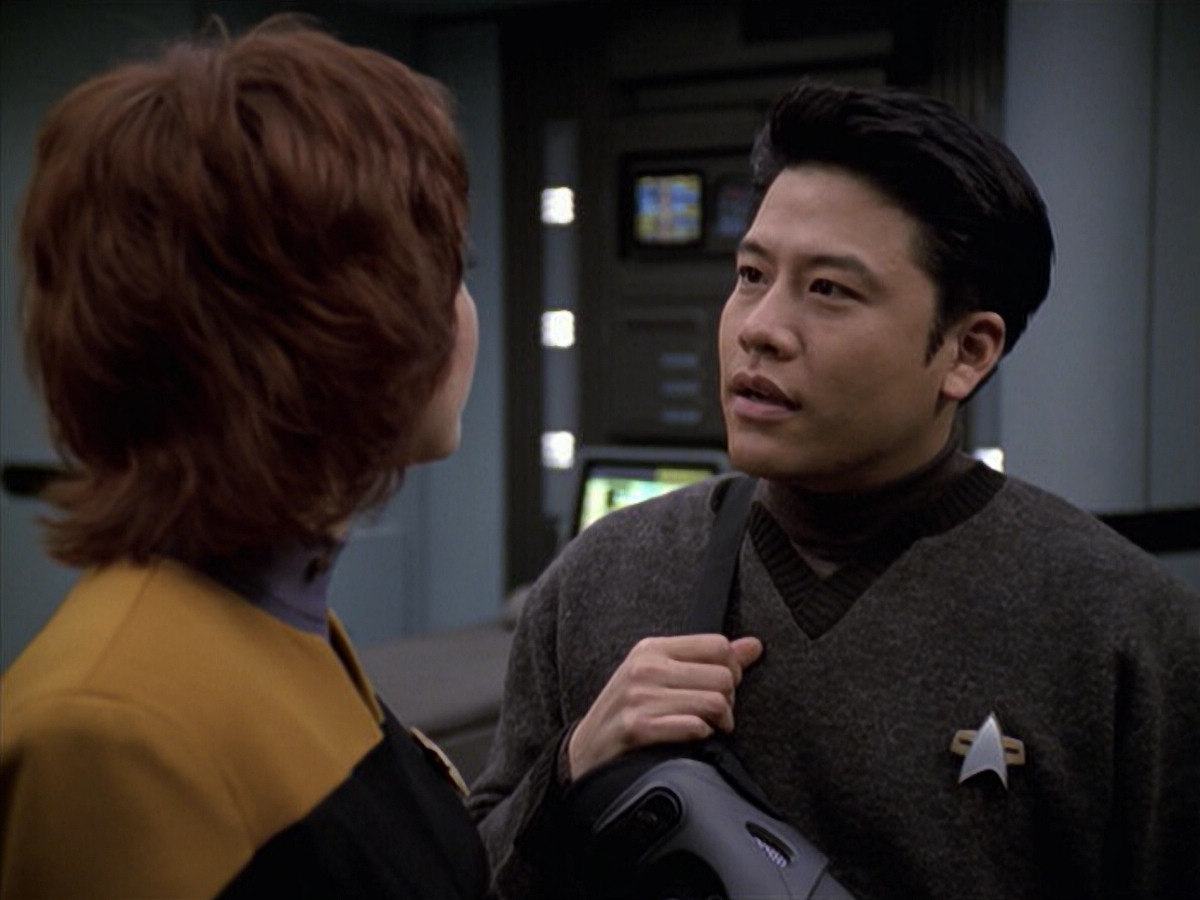 extant_StarTrek_VOY_6x18-AshesToAshes_02014.jpg