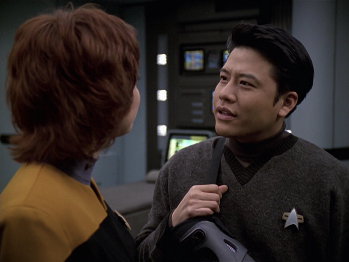 extant_StarTrek_VOY_6x18-AshesToAshes_02016.jpg