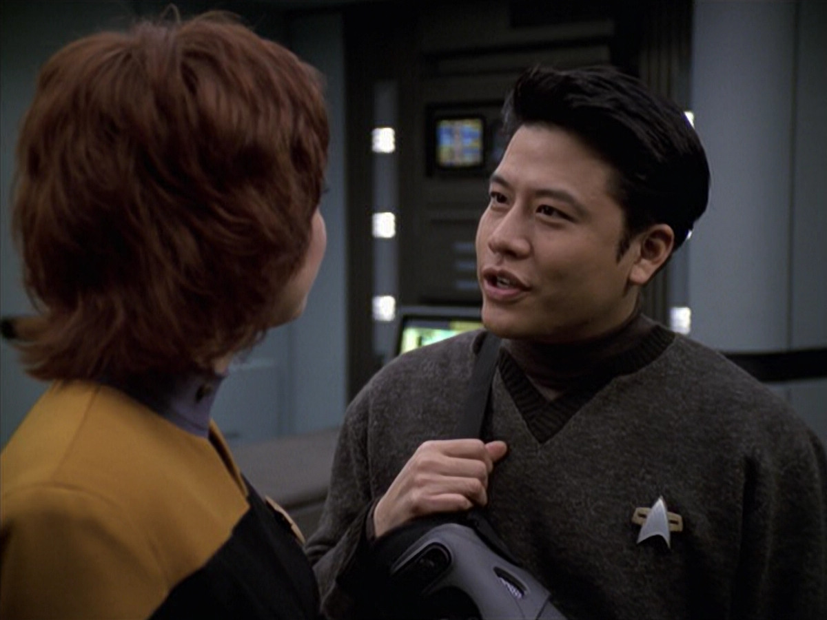 extant_StarTrek_VOY_6x18-AshesToAshes_02017.jpg