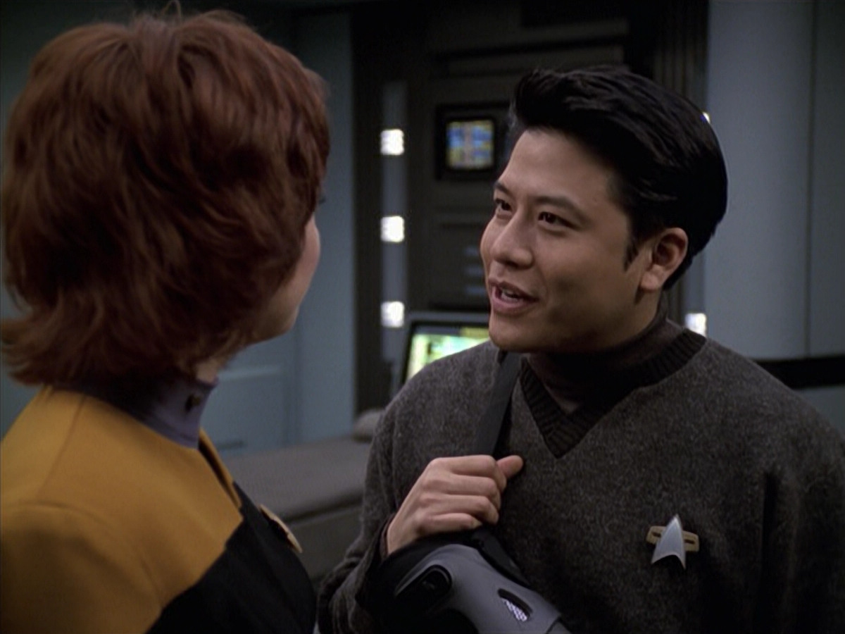 extant_StarTrek_VOY_6x18-AshesToAshes_02019.jpg