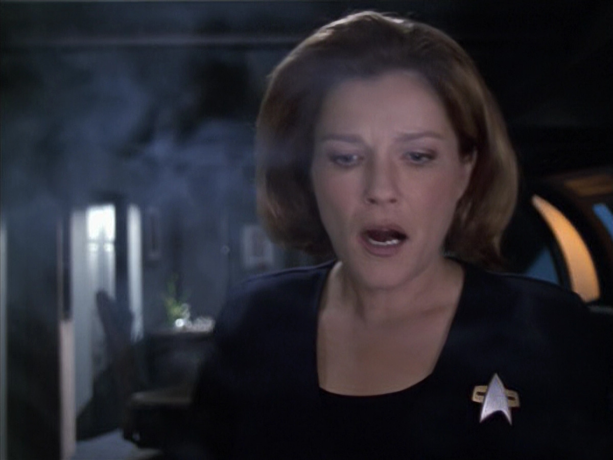 extant_StarTrek_VOY_6x18-AshesToAshes_02036.jpg