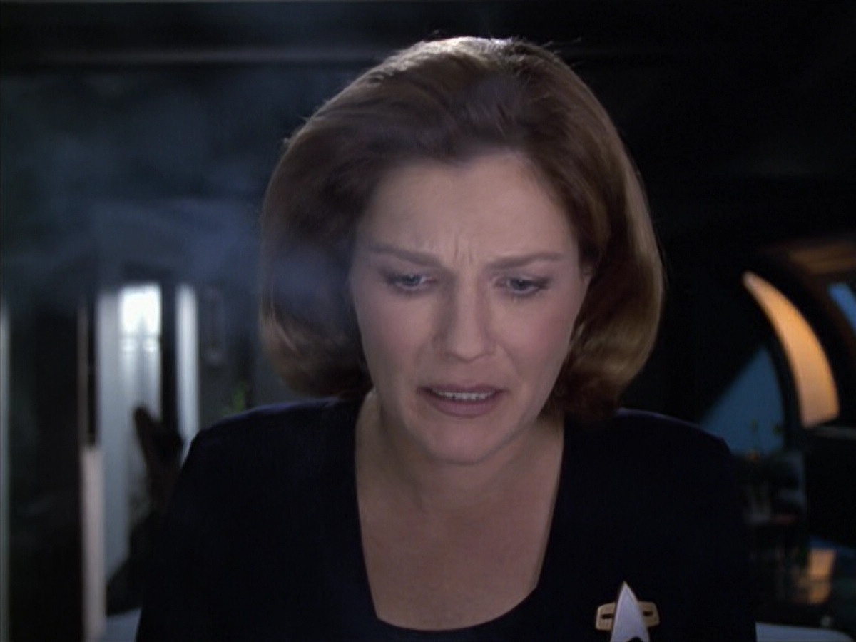extant_StarTrek_VOY_6x18-AshesToAshes_02038.jpg
