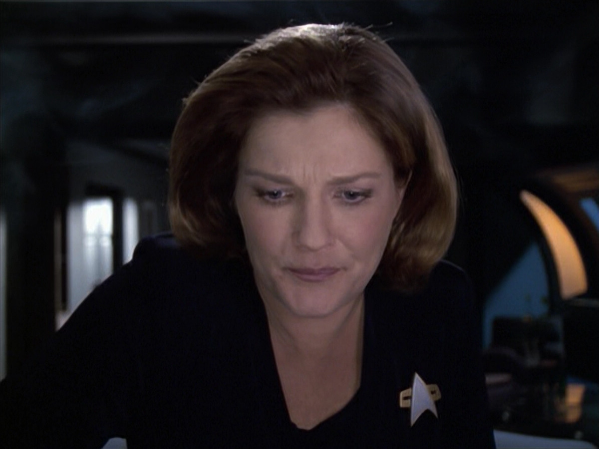extant_StarTrek_VOY_6x18-AshesToAshes_02041.jpg