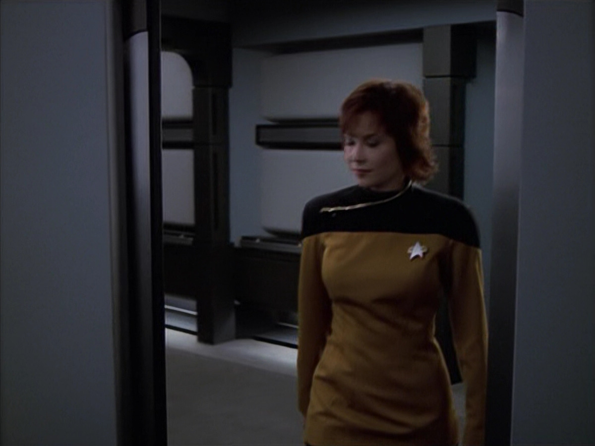 extant_StarTrek_VOY_6x18-AshesToAshes_02044.jpg