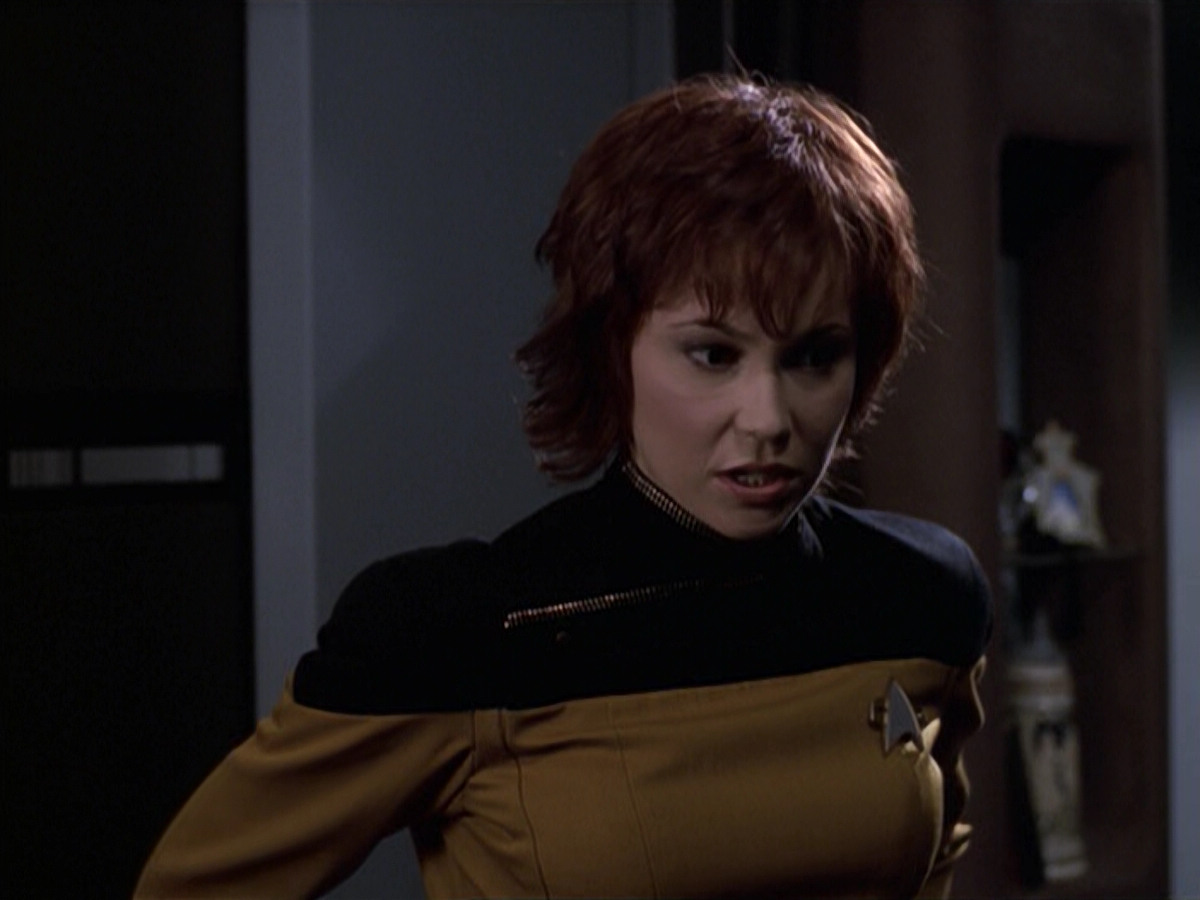 extant_StarTrek_VOY_6x18-AshesToAshes_02051.jpg