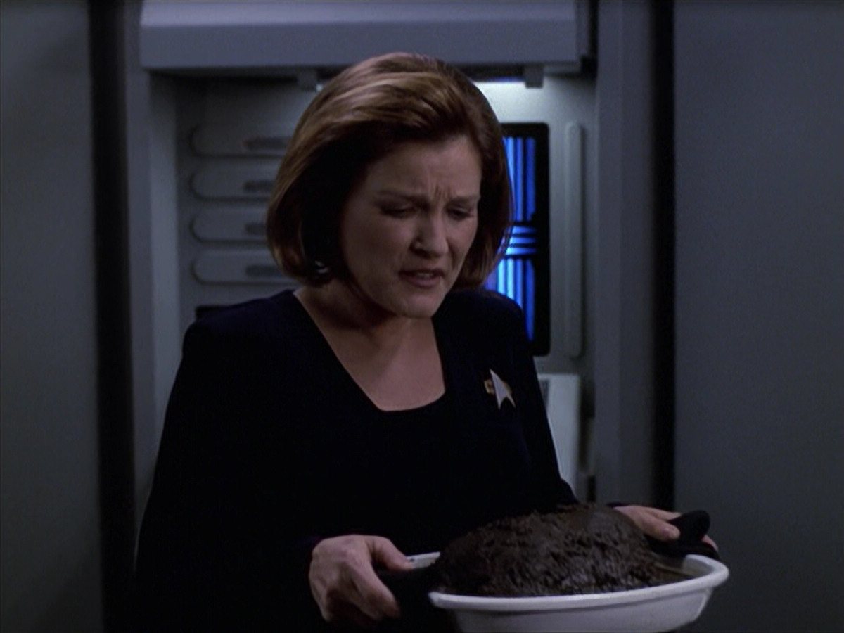 extant_StarTrek_VOY_6x18-AshesToAshes_02053.jpg