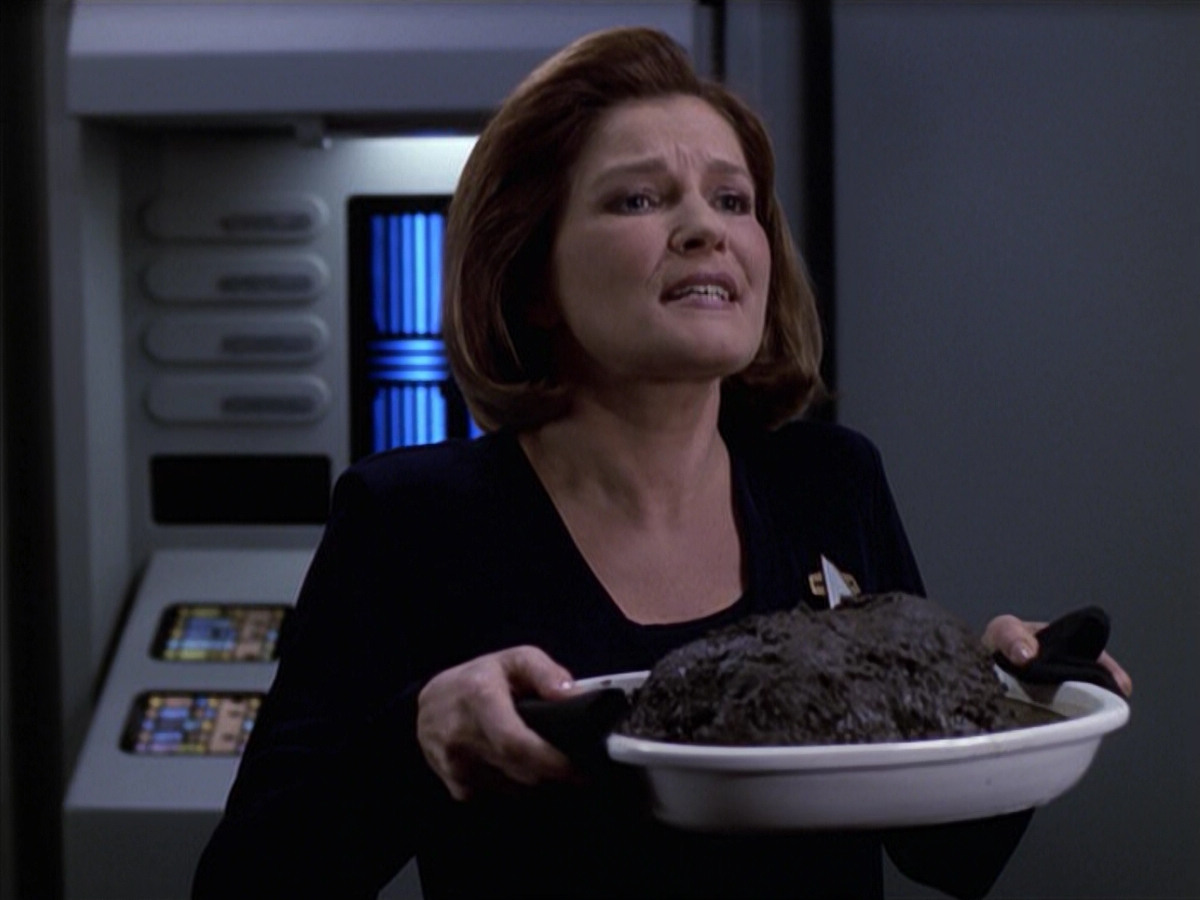 extant_StarTrek_VOY_6x18-AshesToAshes_02056.jpg