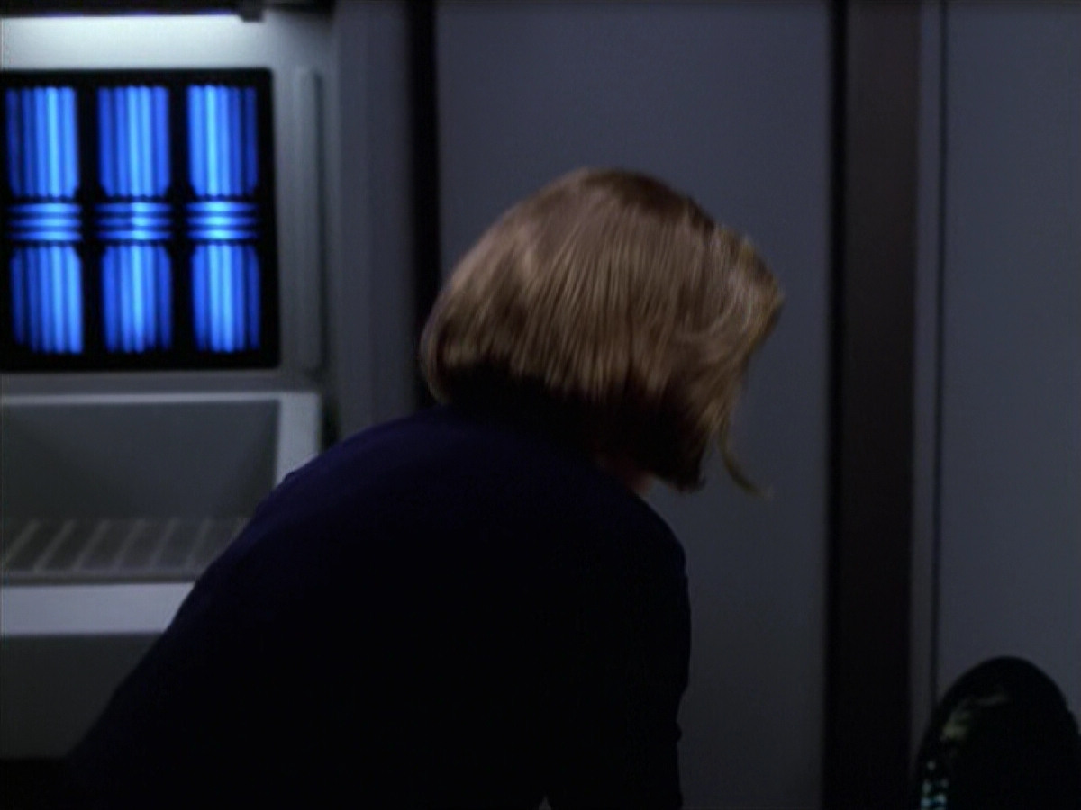 extant_StarTrek_VOY_6x18-AshesToAshes_02066.jpg