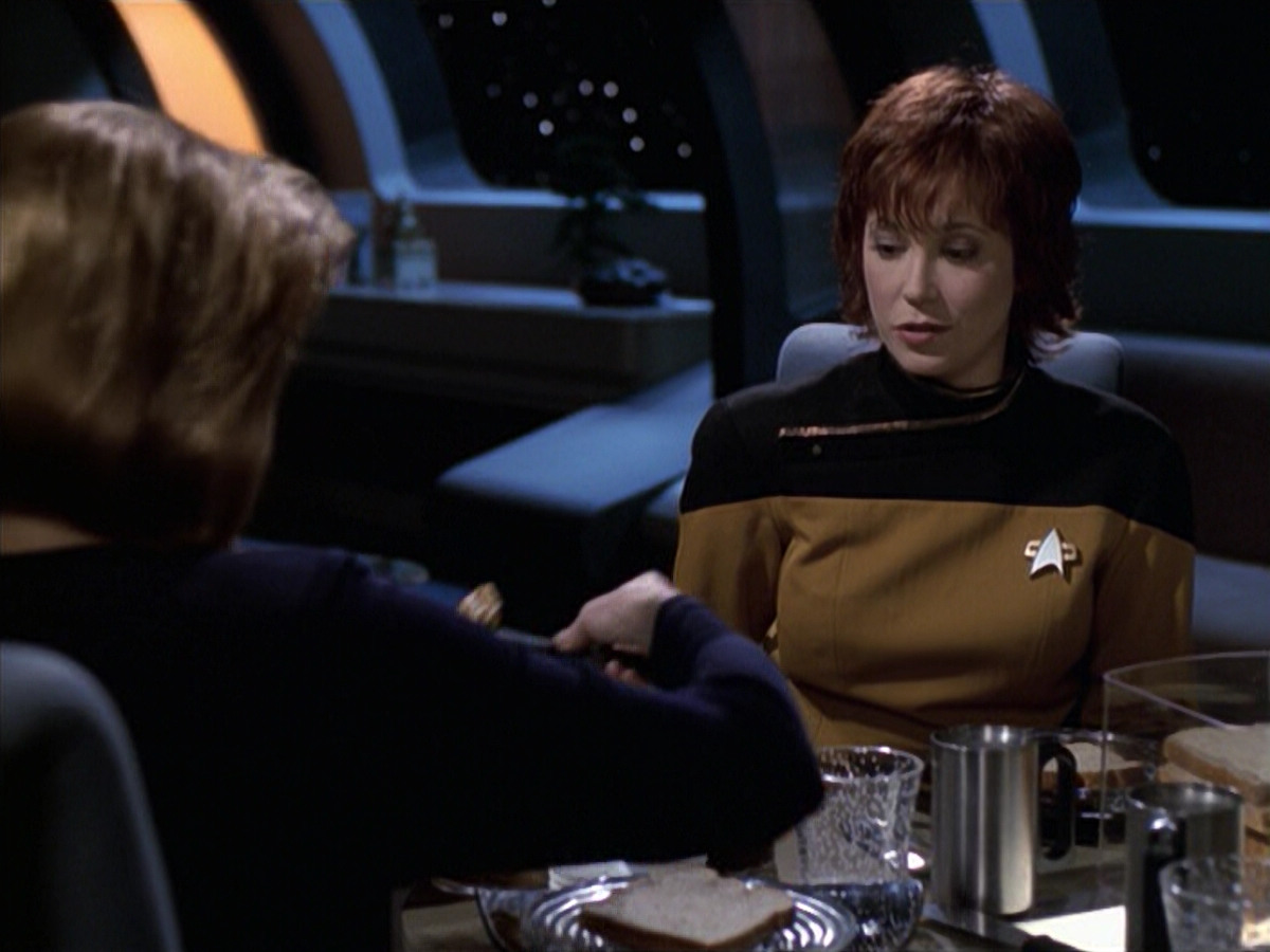 extant_StarTrek_VOY_6x18-AshesToAshes_02109.jpg