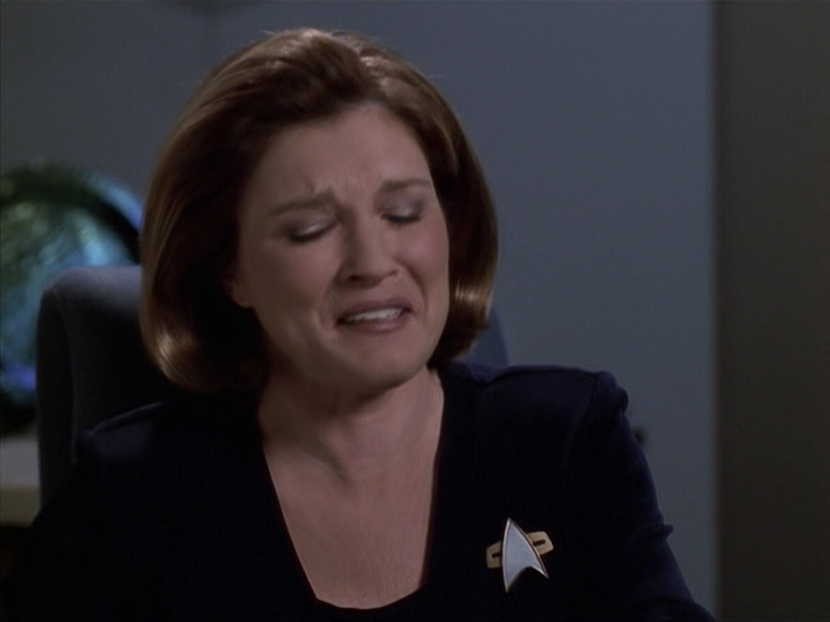extant_StarTrek_VOY_6x18-AshesToAshes_02120.jpg