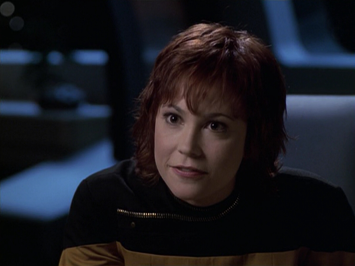 extant_StarTrek_VOY_6x18-AshesToAshes_02212.jpg