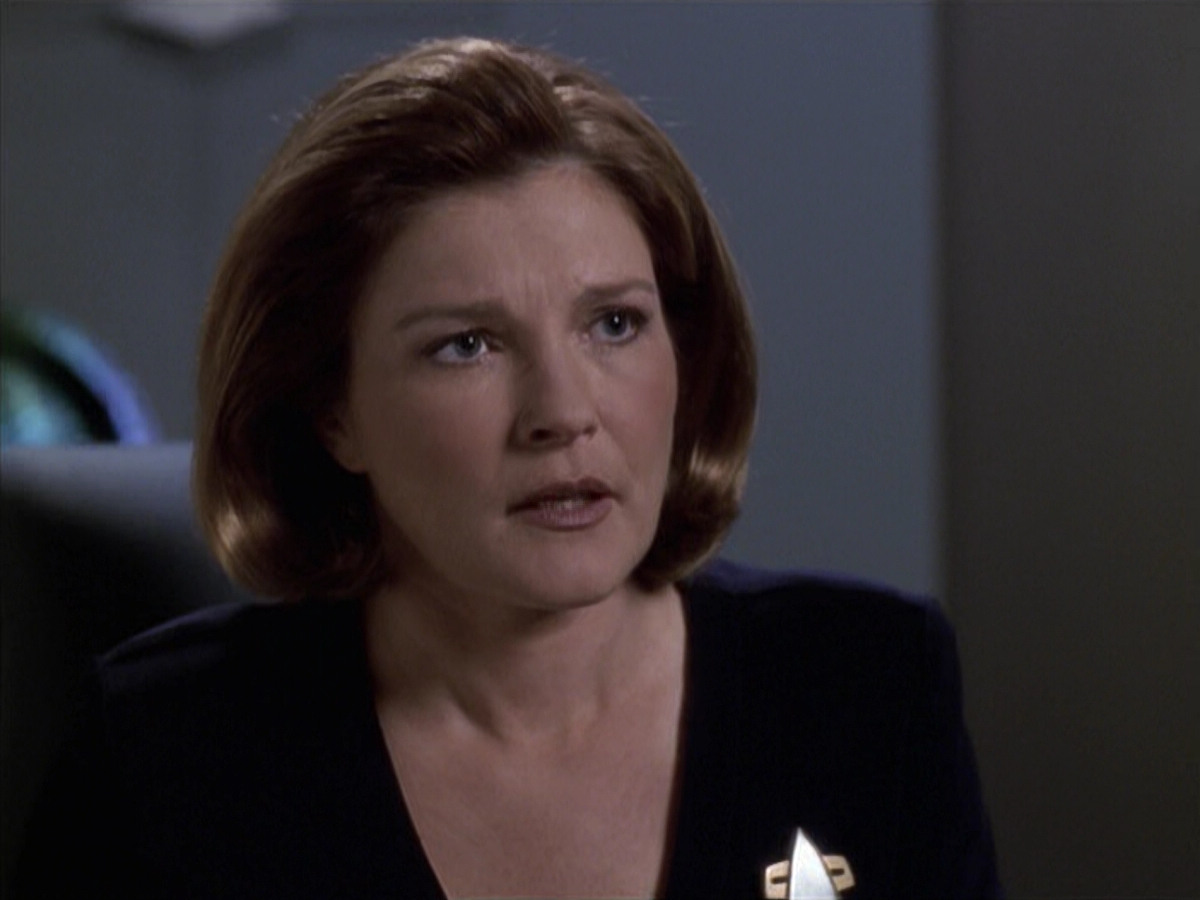 extant_StarTrek_VOY_6x18-AshesToAshes_02221.jpg
