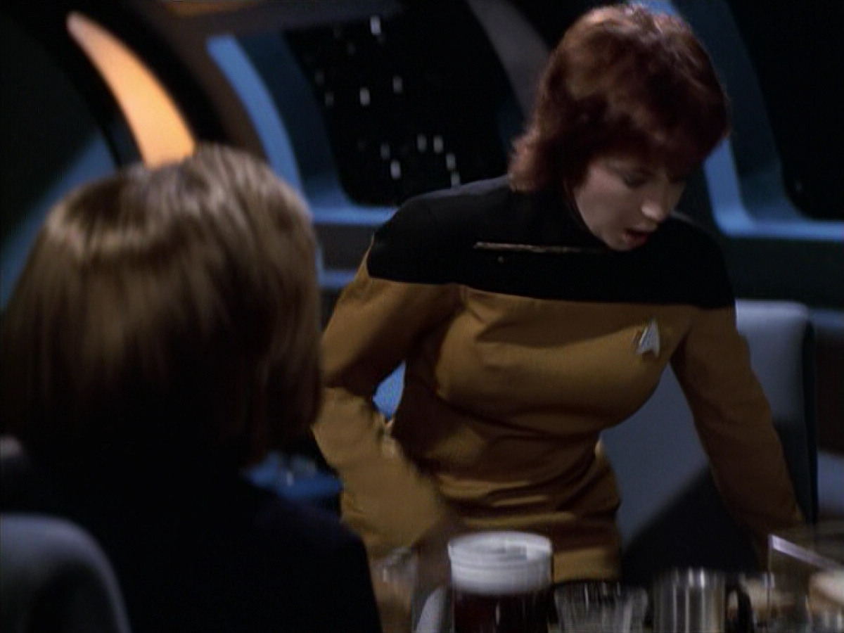 extant_StarTrek_VOY_6x18-AshesToAshes_02222.jpg