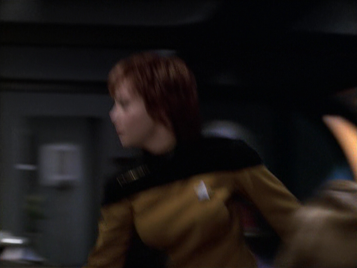 extant_StarTrek_VOY_6x18-AshesToAshes_02224.jpg