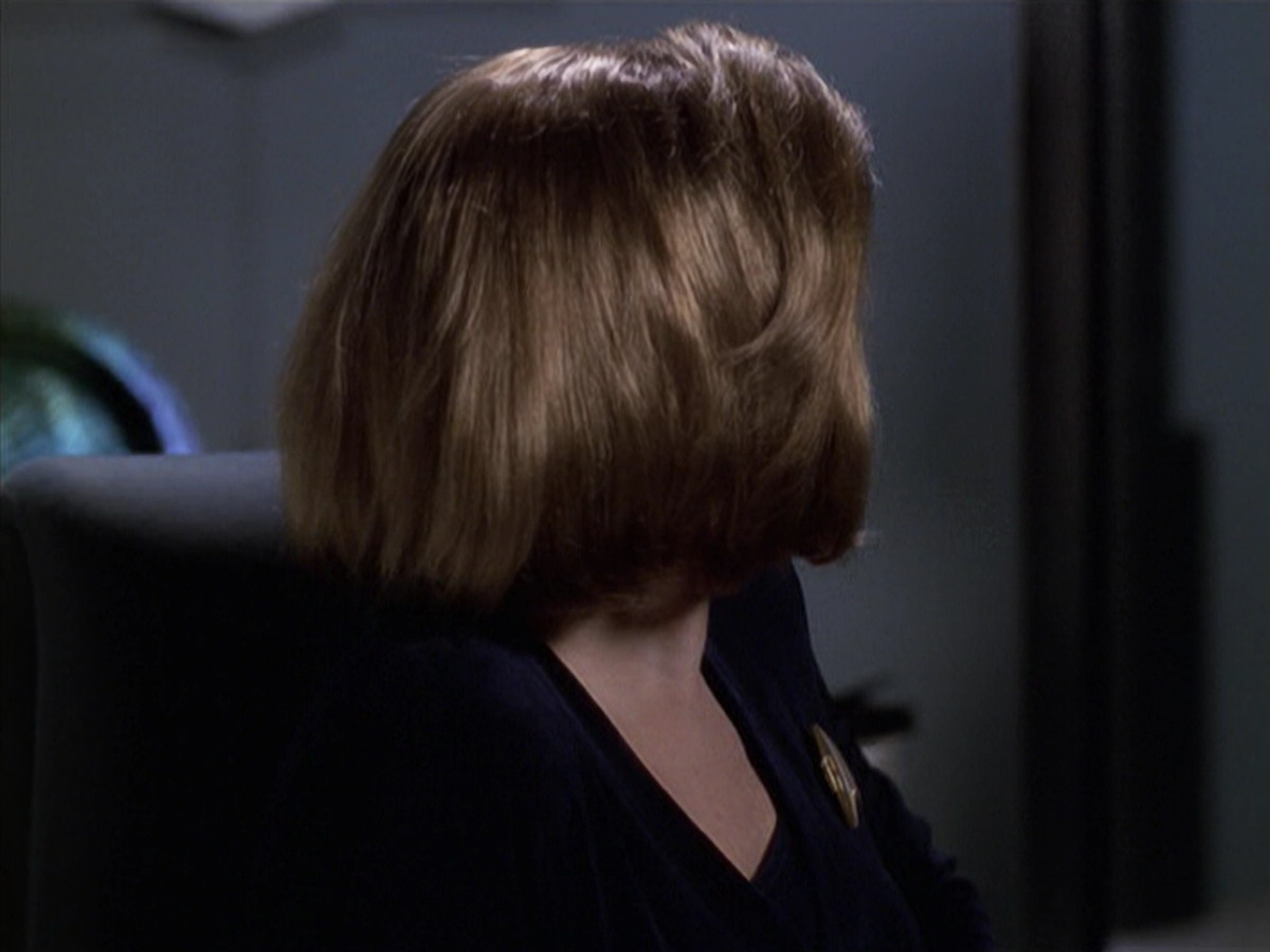 extant_StarTrek_VOY_6x18-AshesToAshes_02225.jpg