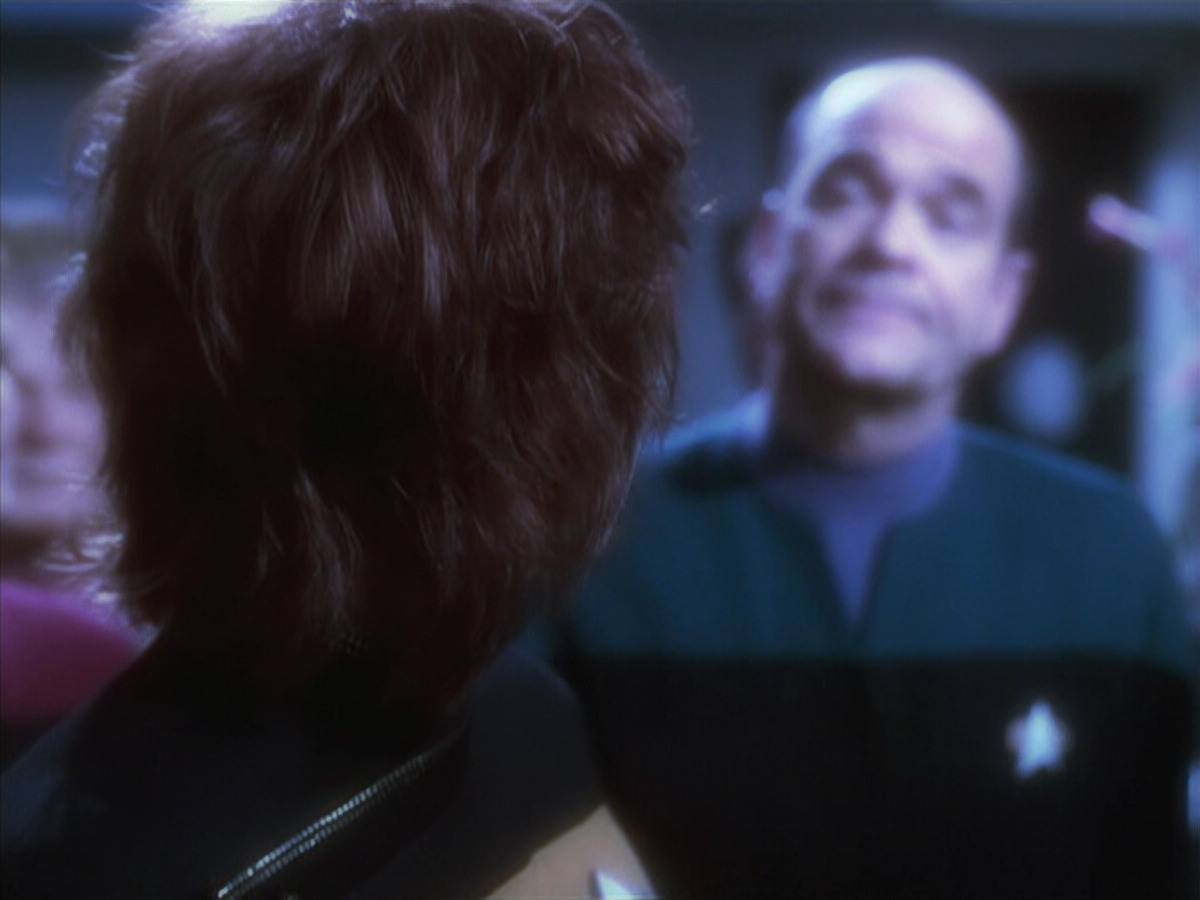extant_StarTrek_VOY_6x18-AshesToAshes_02277.jpg