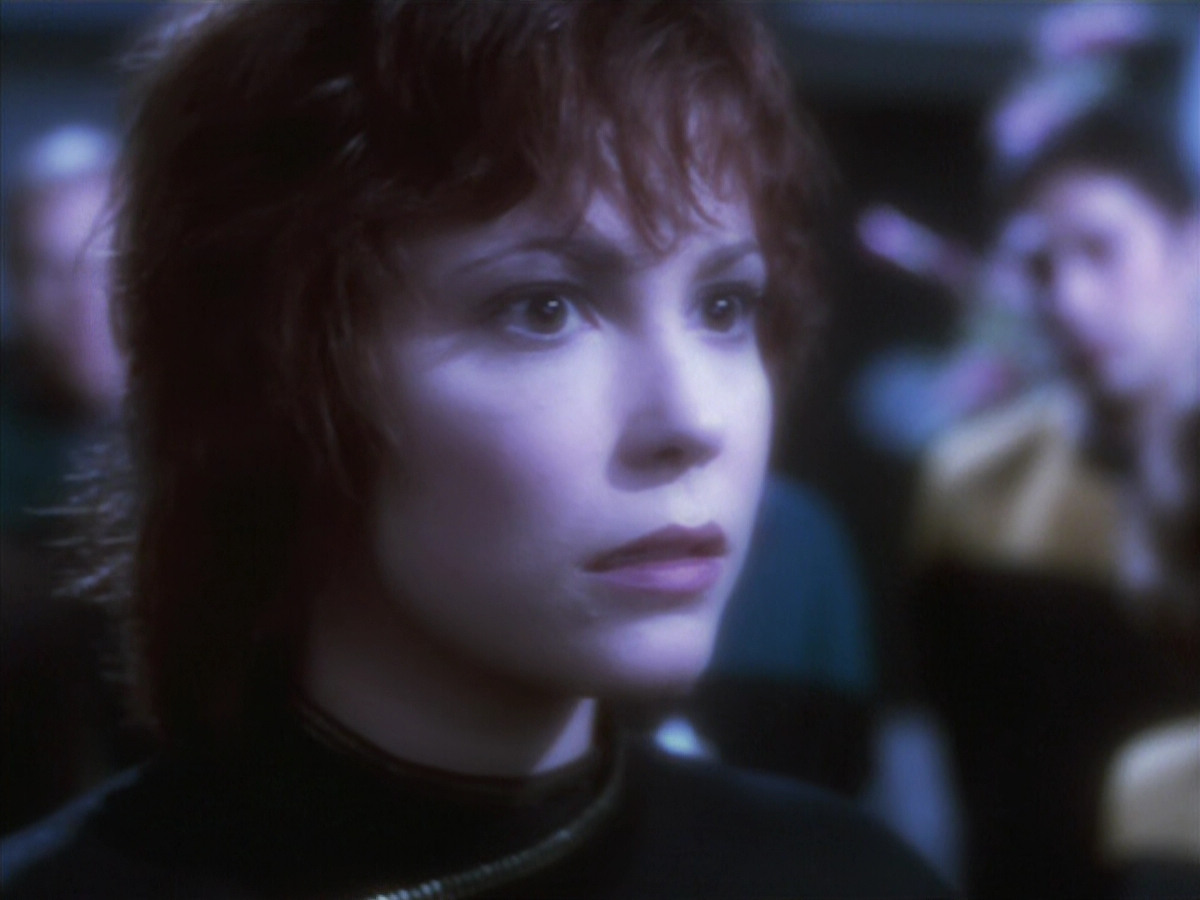 extant_StarTrek_VOY_6x18-AshesToAshes_02282.jpg