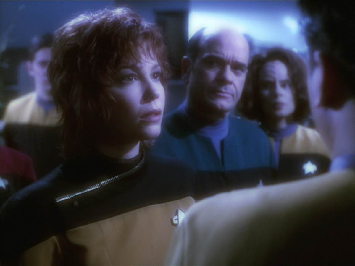 extant_StarTrek_VOY_6x18-AshesToAshes_02284.jpg