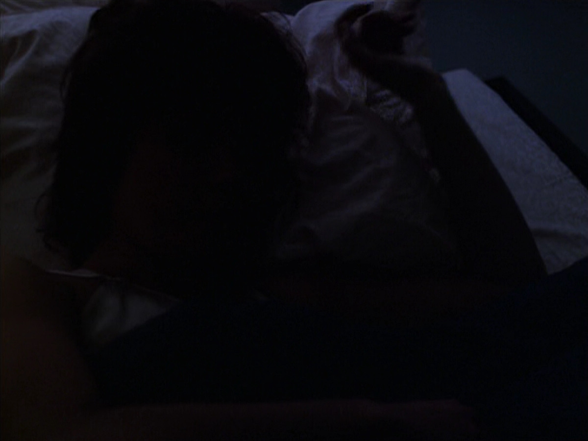 extant_StarTrek_VOY_6x18-AshesToAshes_02305.jpg