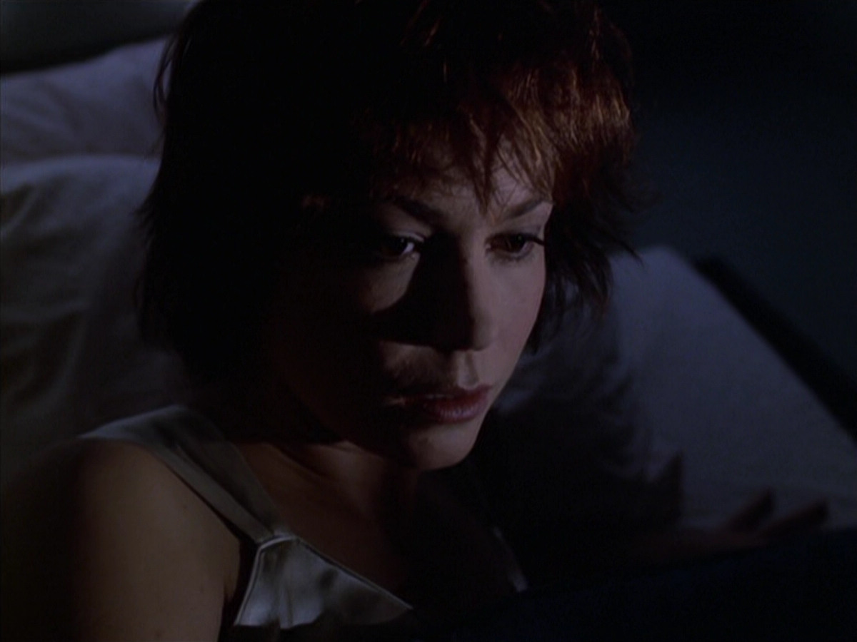 extant_StarTrek_VOY_6x18-AshesToAshes_02308.jpg