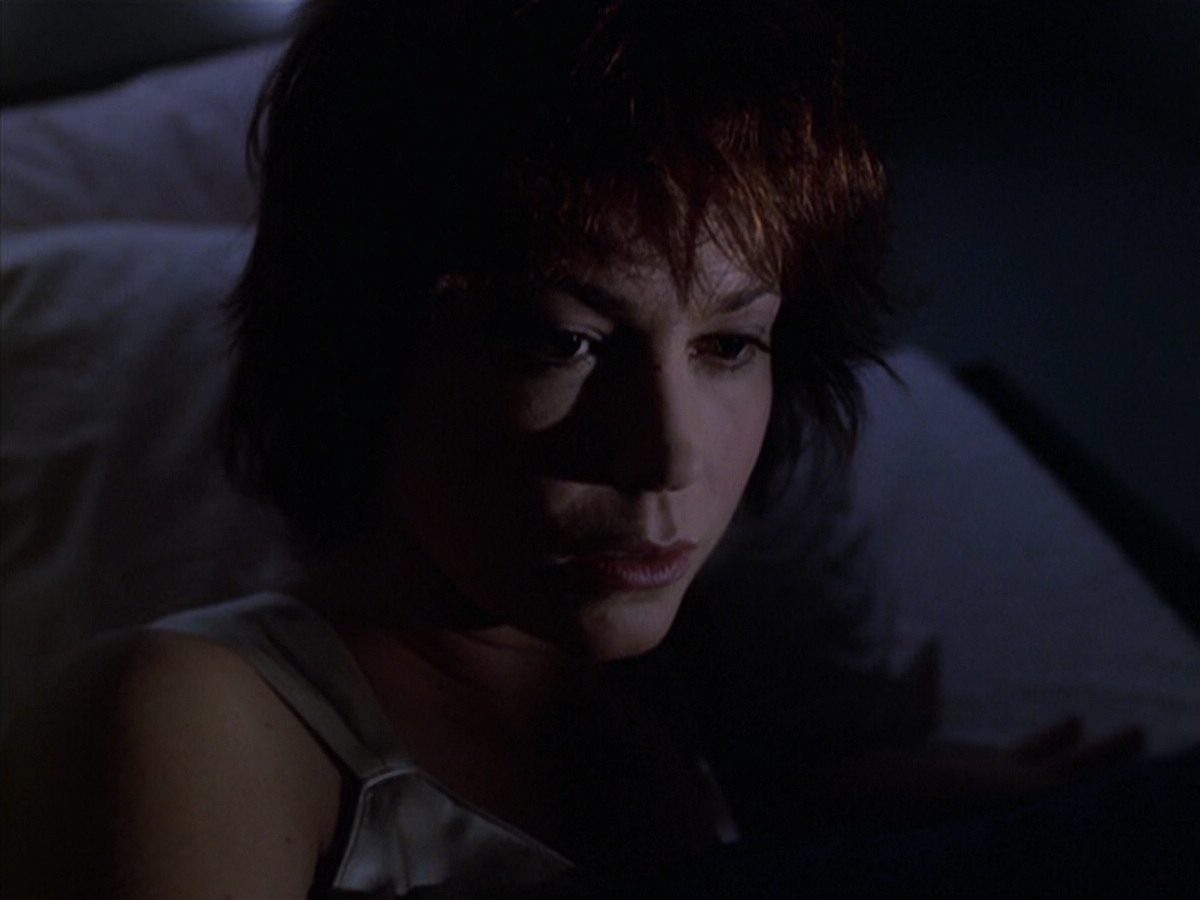 extant_StarTrek_VOY_6x18-AshesToAshes_02310.jpg