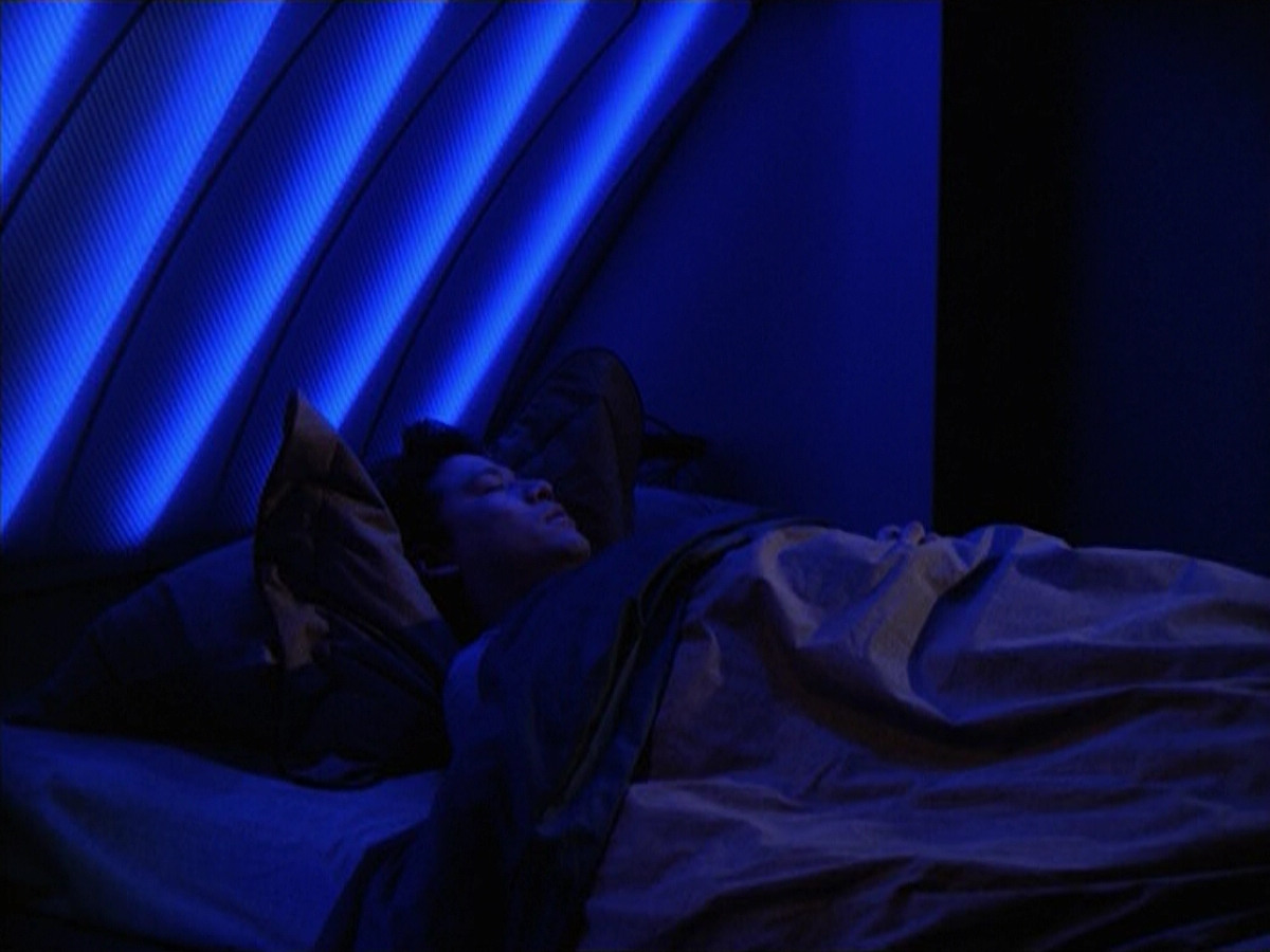 extant_StarTrek_VOY_6x18-AshesToAshes_02313.jpg