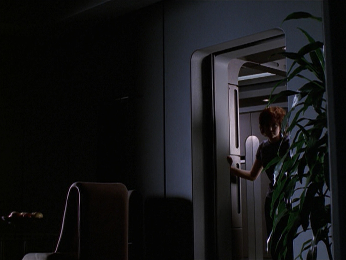 extant_StarTrek_VOY_6x18-AshesToAshes_02319.jpg