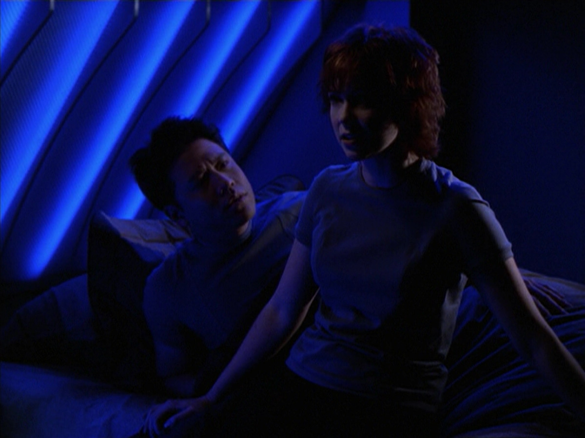 extant_StarTrek_VOY_6x18-AshesToAshes_02330.jpg