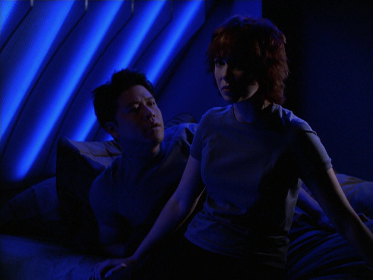 extant_StarTrek_VOY_6x18-AshesToAshes_02337.jpg