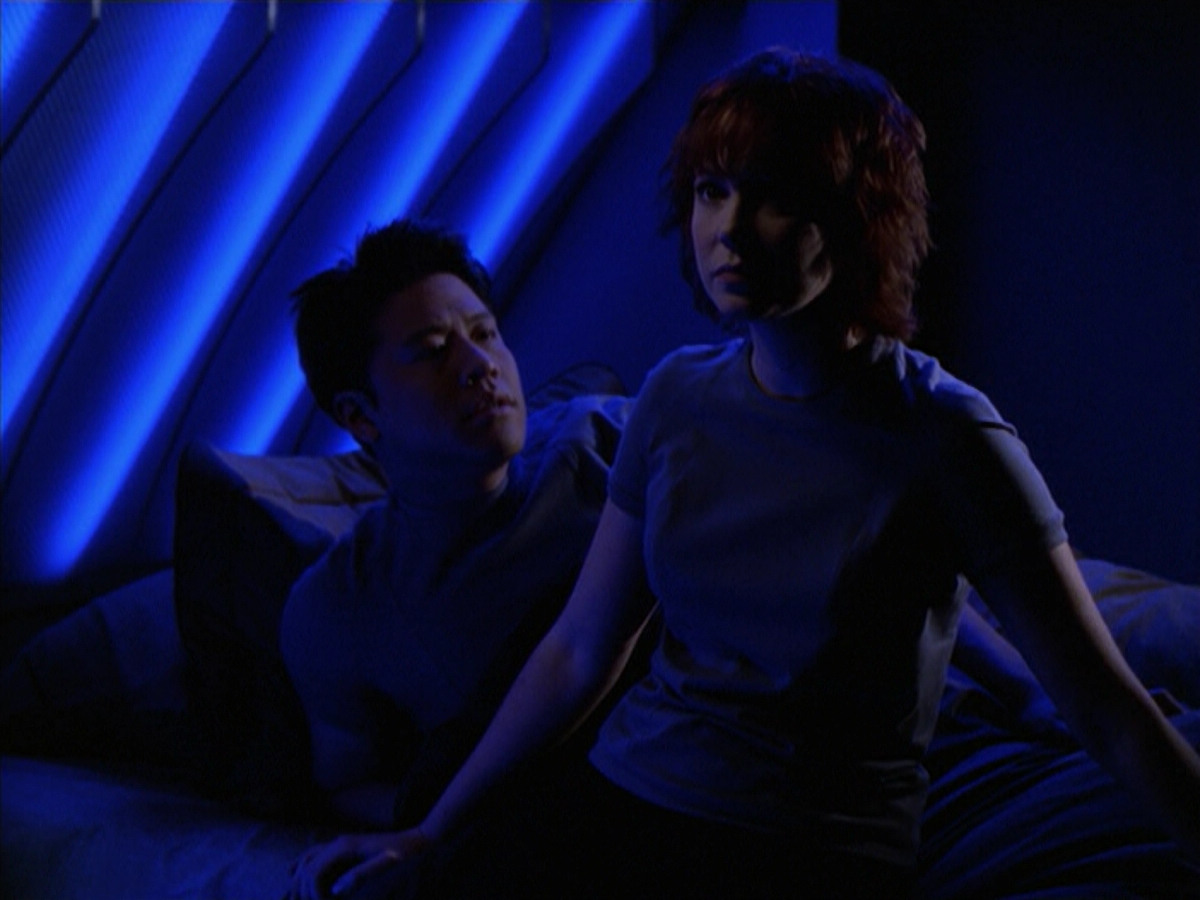 extant_StarTrek_VOY_6x18-AshesToAshes_02338.jpg