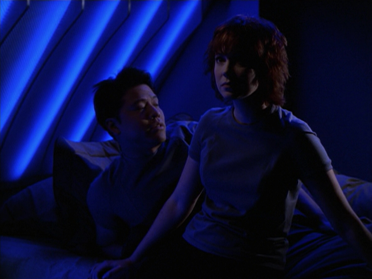 extant_StarTrek_VOY_6x18-AshesToAshes_02340.jpg